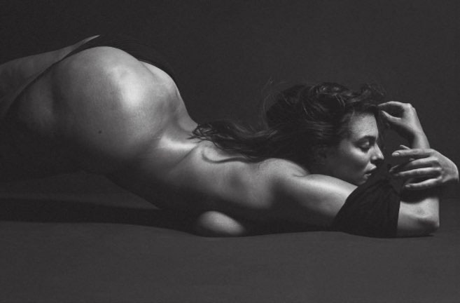Ashley Graham pose nue pour V Magazine